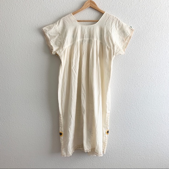 Darling Vintage Summer Embroidered Dress - Picture 4 of 4